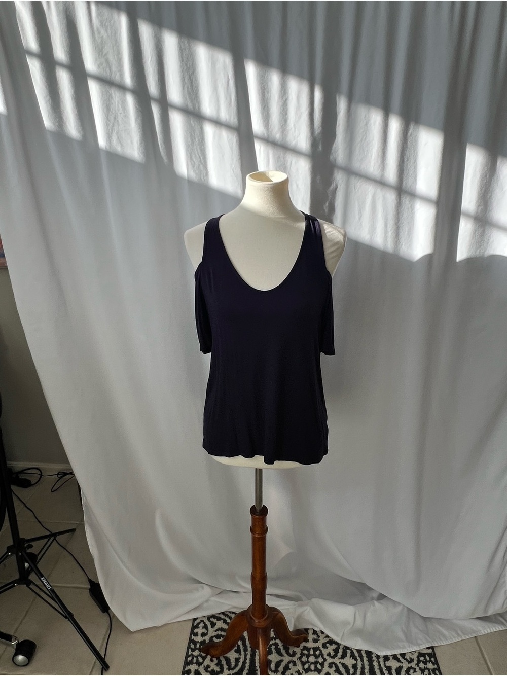 💜 Lascana for Venus Navy Cold Shoulder Top – Size M 💜